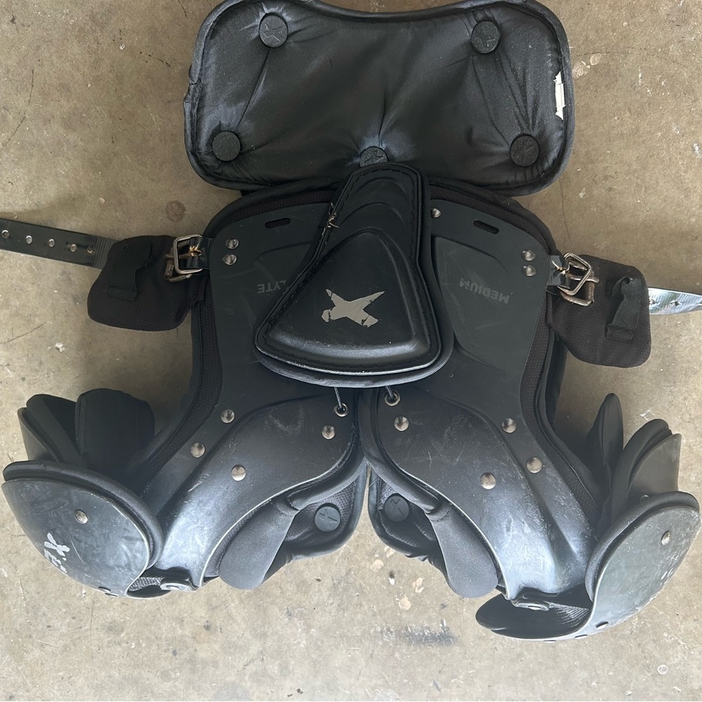 Xenith youth medium flyte shoulder pads